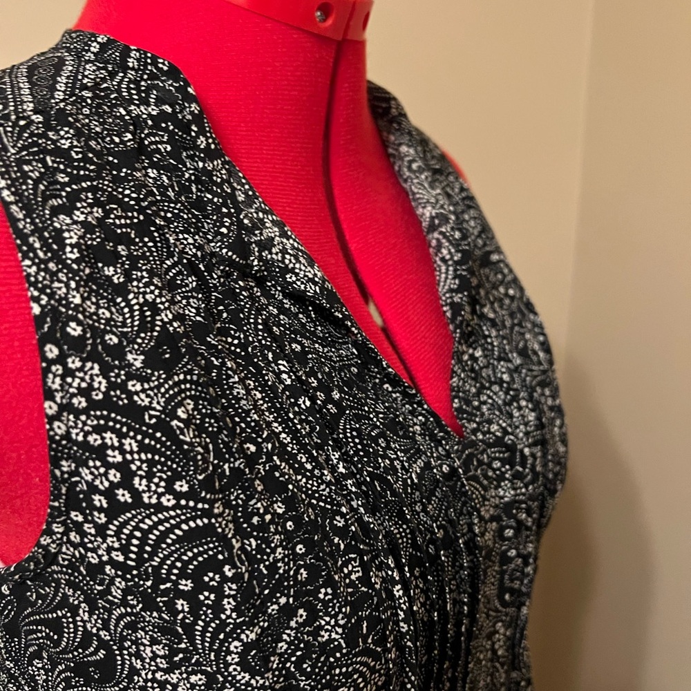 Old Navy dress, black and white, sleeveless, XS